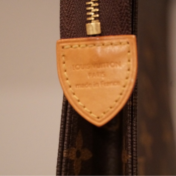 Louis Vuitton Monogram Toiletry Pouch 26 - Picture 3 of 10
